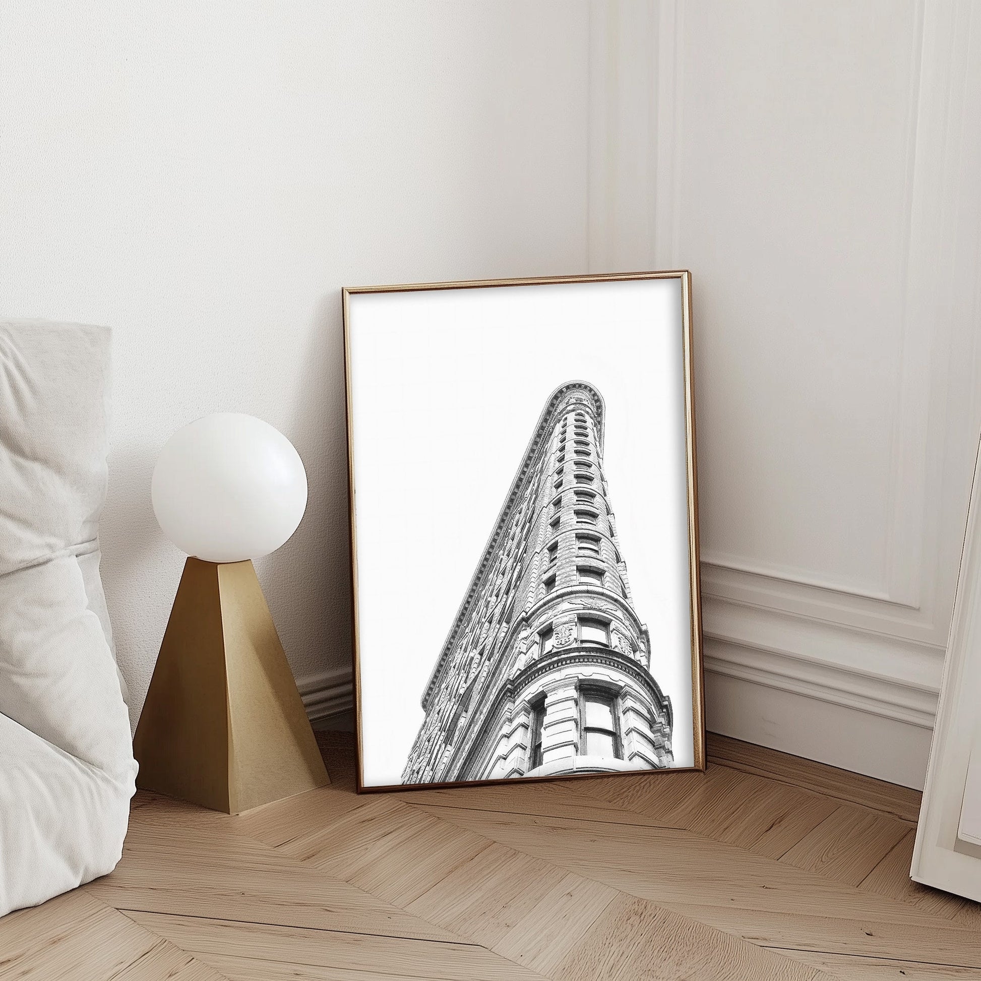 Black and white photography of the Flatiron Building in New York City, showcasing its iconic architectural elegance and bold structure.